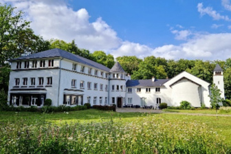 Eem mystieker van bij ons: Zalige Jan van Ruusbroec, ook de Wonderbare genoemd, geeft ons hierover op een grondige en pedagogische manier uitleg over